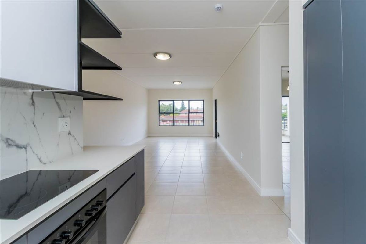 Immaculate Two Bedroom on First Floor - North East facing - Photo 3