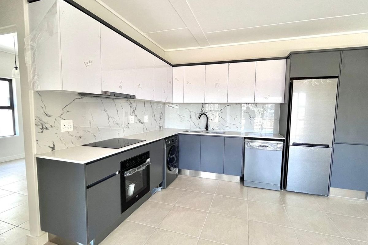 Immaculate Two Bedroom on First Floor - North East facing - Photo 2