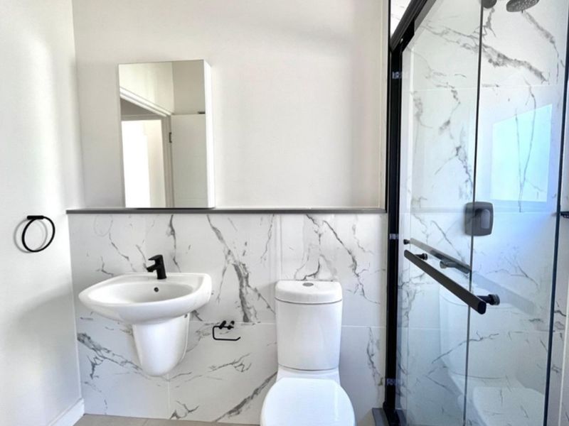 Immaculate Two Bedroom on First Floor - North East facing - Photo 4