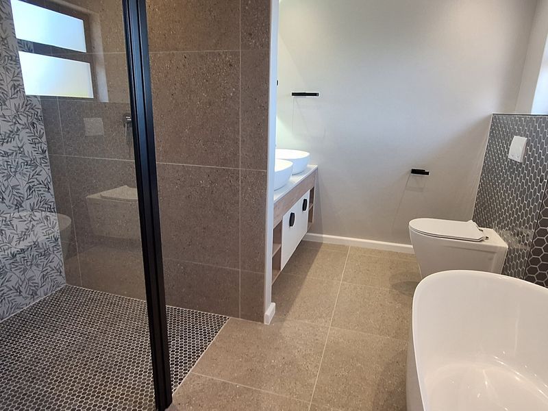 NEW MODERN HOME IN COUNTRY CLUB - Photo 5