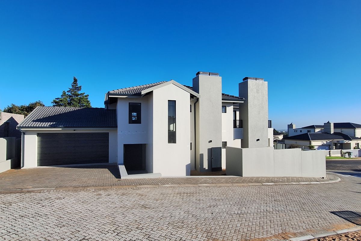 NEW MODERN HOME IN COUNTRY CLUB - Photo 2