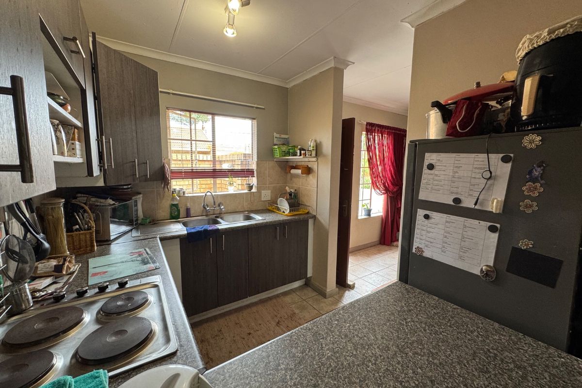 Stylish & Low-Maintenance Townhouse Living in Sinoville - Photo 5