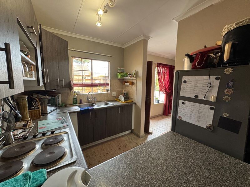 Stylish & Low-Maintenance Townhouse Living in Sinoville - Photo 5