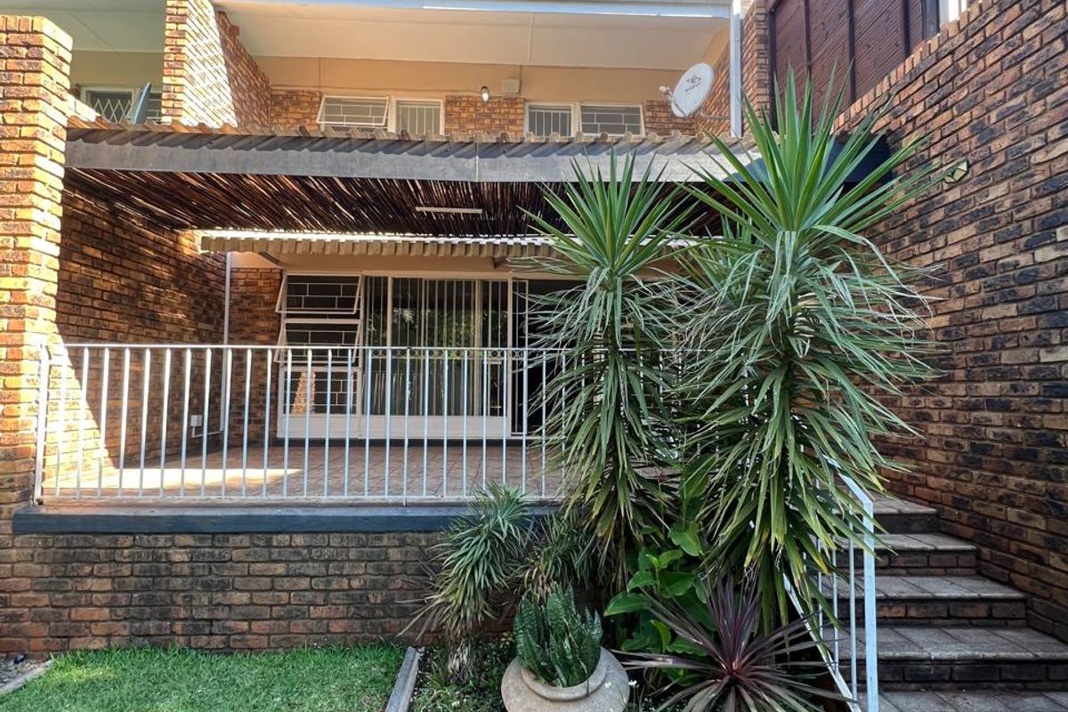 Spacious Double-Storey Family Home in Wonderboom. - Photo 4