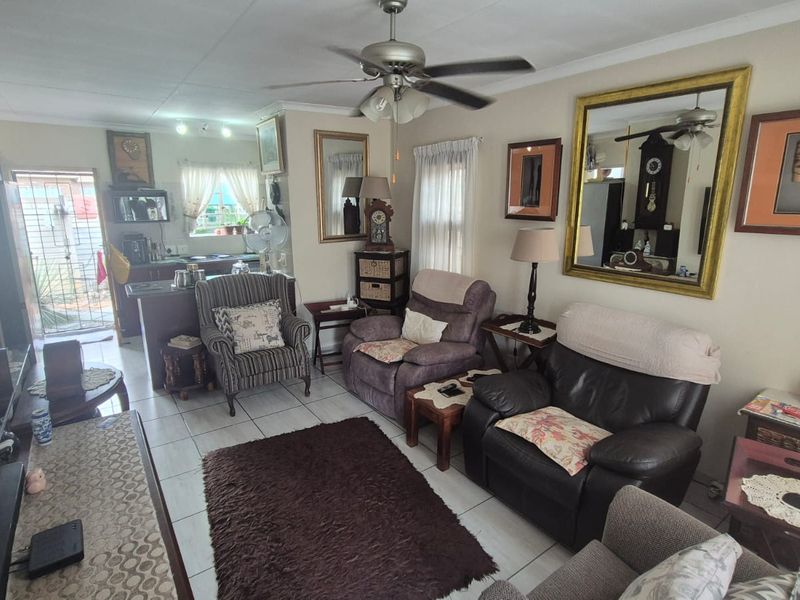 Neat and Comfortable Townhouse Living - Photo 10