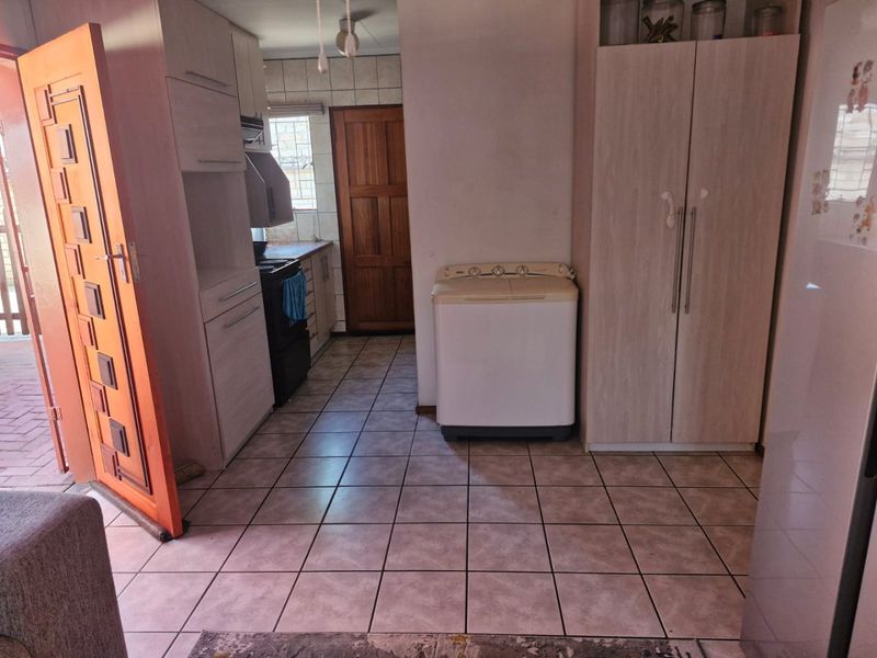 Convenient and Low-Maintenance Living in Karenpark - Photo 7
