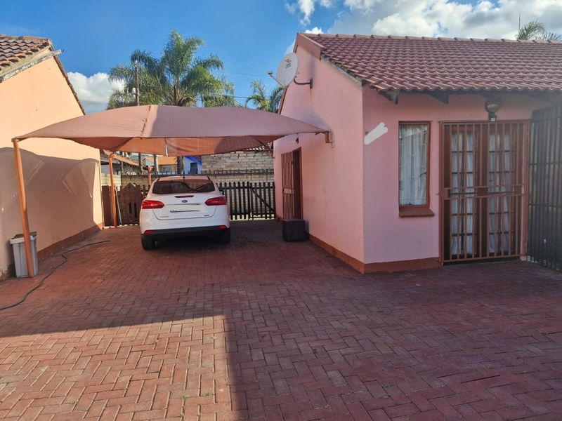 Convenient and Low-Maintenance Living in Karenpark - Photo 2