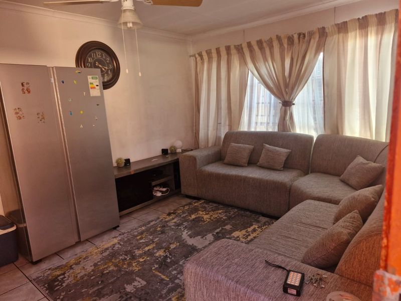 Convenient and Low-Maintenance Living in Karenpark - Photo 3