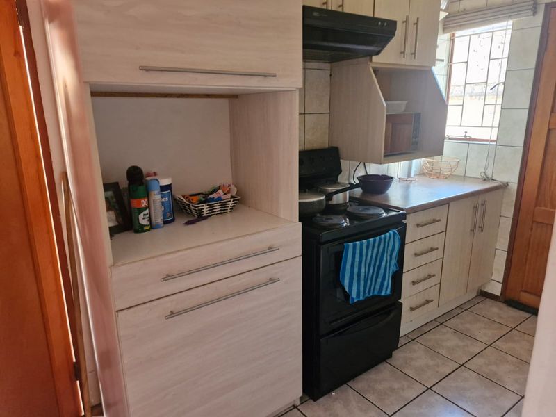 Convenient and Low-Maintenance Living in Karenpark - Photo 5