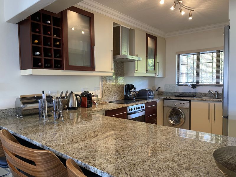 Sea Views with Penthouse Comfort - Photo 5