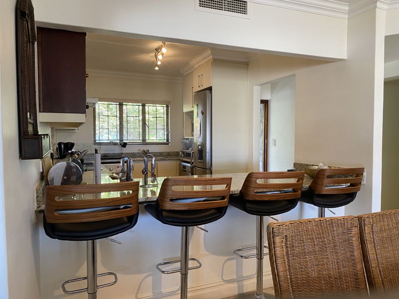 Sea Views with Penthouse Comfort - Photo 8