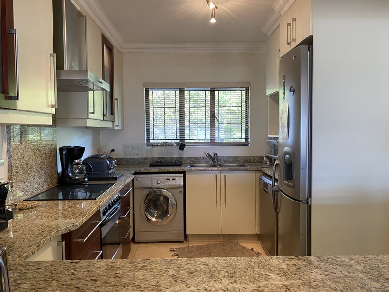 Sea Views with Penthouse Comfort - Photo 6