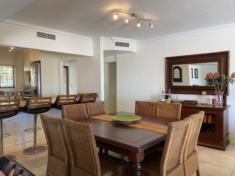 Sea Views with Penthouse Comfort - Photo 10