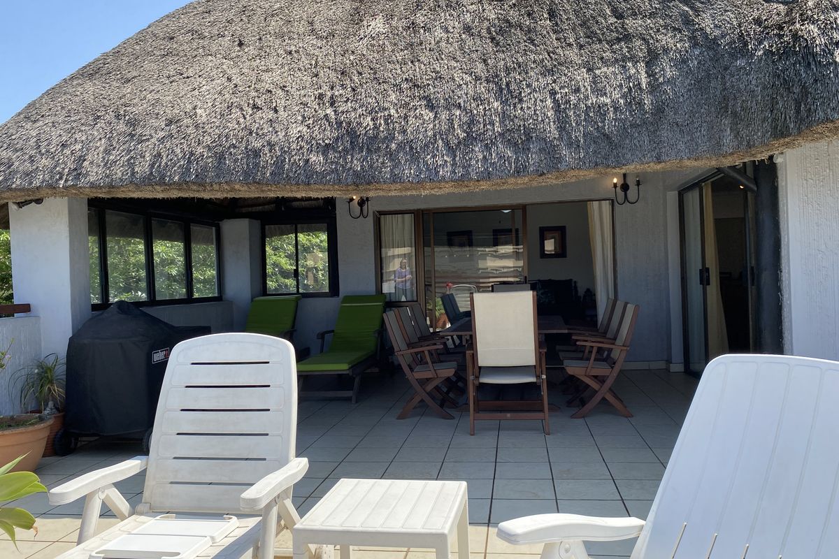 Sea Views with Penthouse Comfort - Photo 3