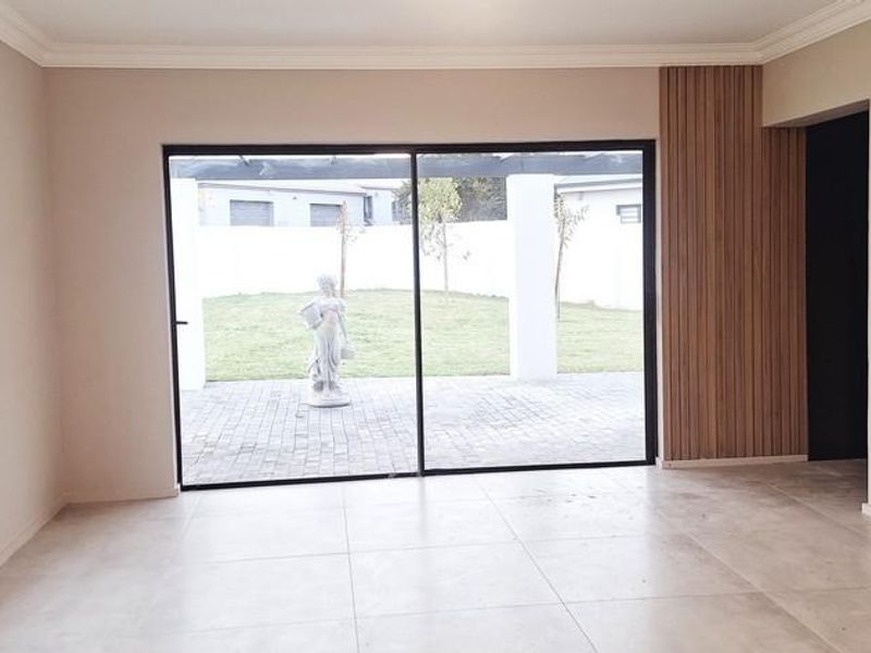STUNNING 5 BEDROOM HOME IN MYBURGH PARK - Photo 7