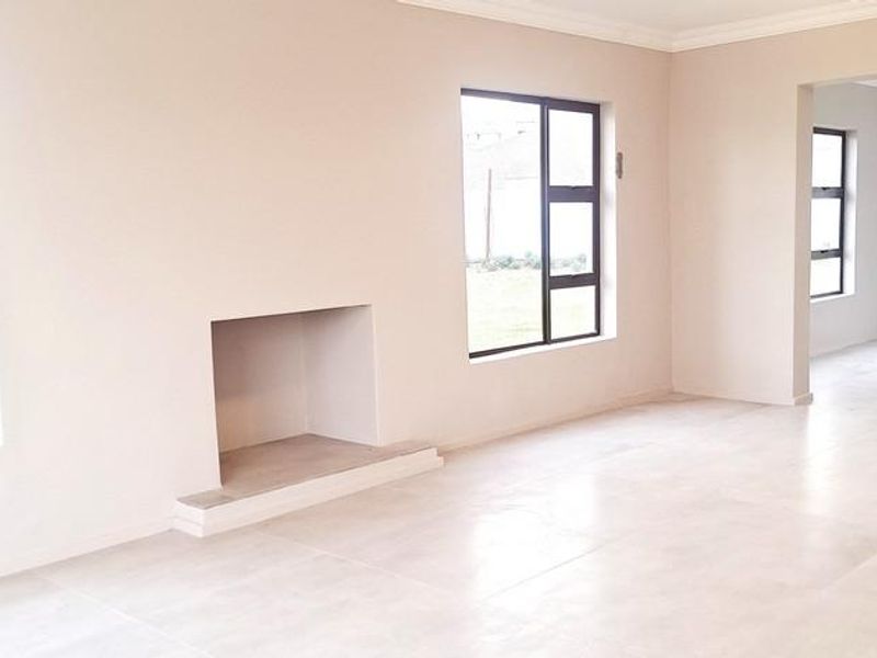 STUNNING 5 BEDROOM HOME IN MYBURGH PARK - Photo 5