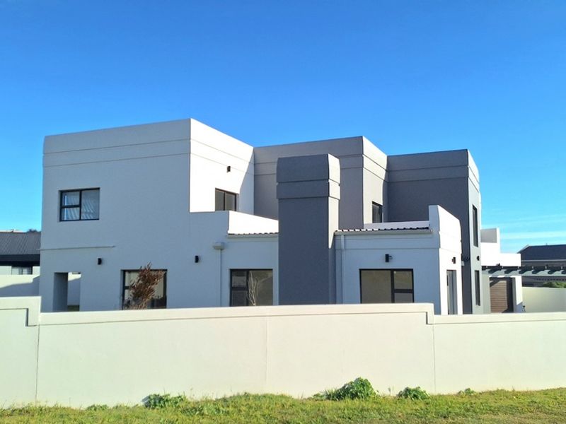 STUNNING 5 BEDROOM HOME IN MYBURGH PARK - Photo 3