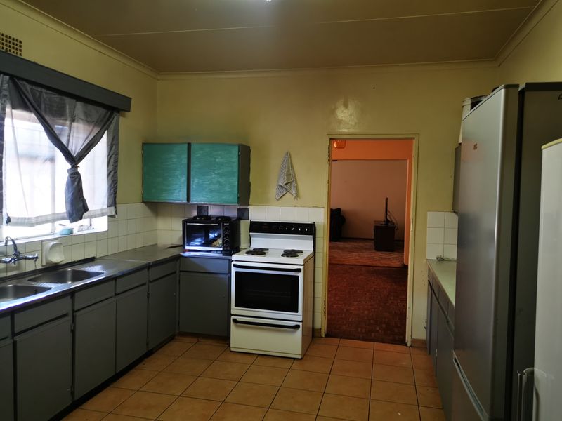 4 Bedroom House To Rent - Photo 5