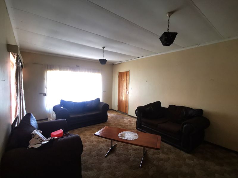 4 Bedroom House To Rent - Photo 2