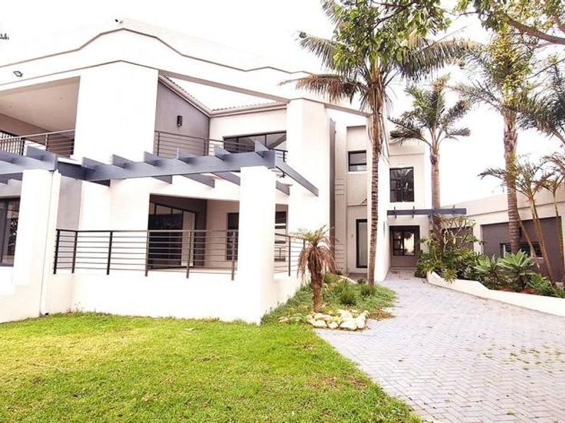 MANSION UP THE HILL IN MYBURGH PARK - Photo 7