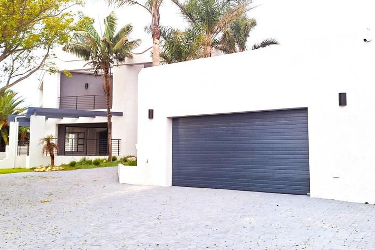 MANSION UP THE HILL IN MYBURGH PARK - Photo 2