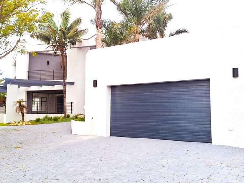 MANSION UP THE HILL IN MYBURGH PARK - Photo 6