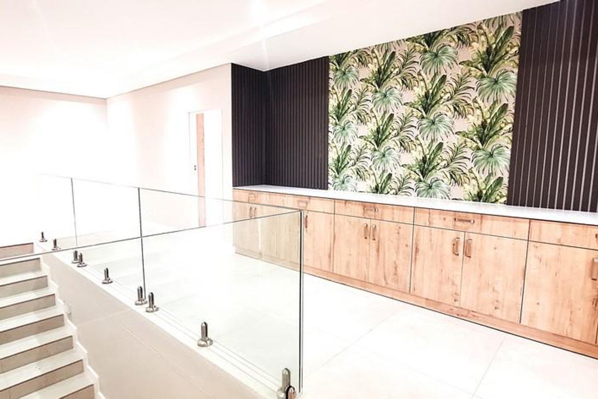 MANSION UP THE HILL IN MYBURGH PARK - Photo 5