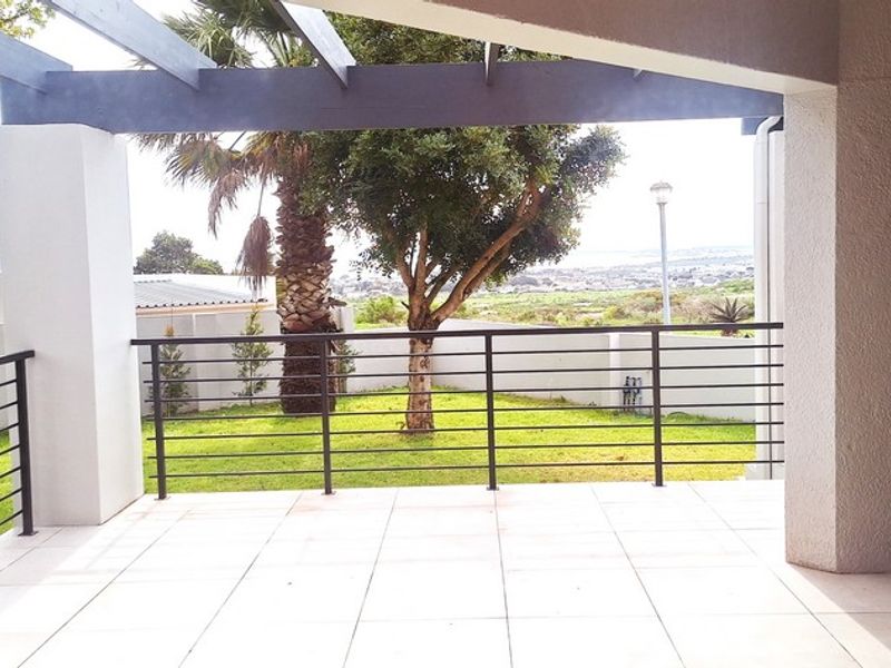 MANSION UP THE HILL IN MYBURGH PARK - Photo 6