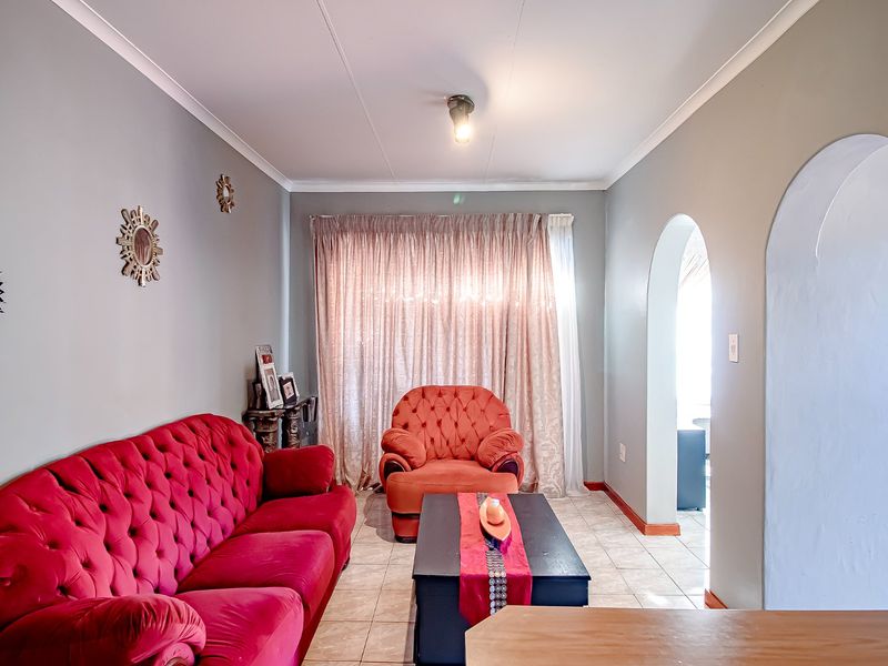 Comfortable Family Living with Room to Grow in Sinoville - Photo 9