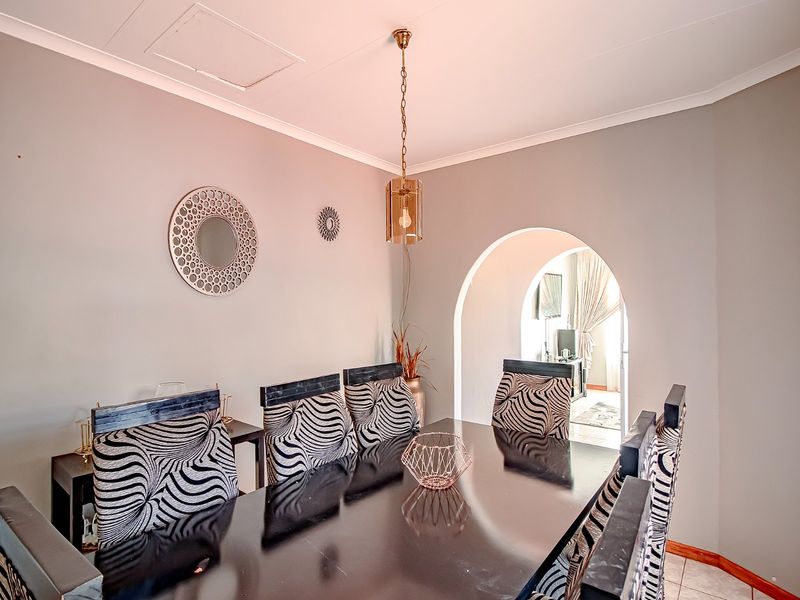 Comfortable Family Living with Room to Grow in Sinoville - Photo 8