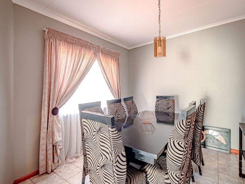 Comfortable Family Living with Room to Grow in Sinoville - Photo 7