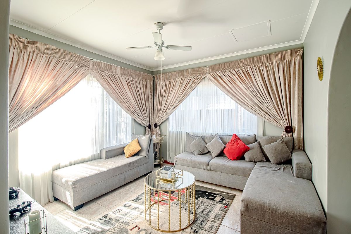 Comfortable Family Living with Room to Grow in Sinoville - Photo 4