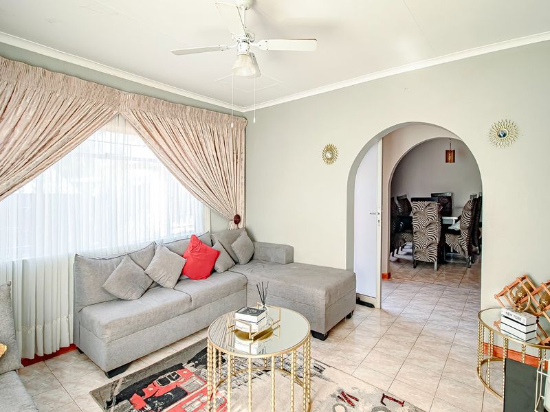 Comfortable Family Living with Room to Grow in Sinoville - Photo 5
