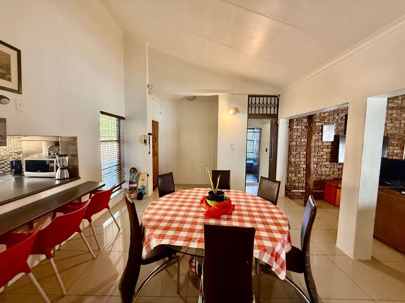 Contemporary Family Living with Exceptional Entertainment Features - Photo 6