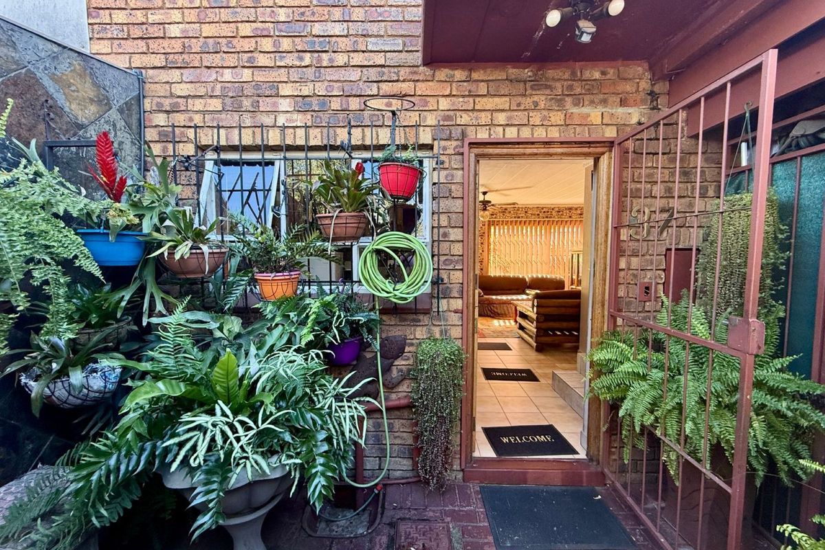Charming and Move-In Ready Double Story Townhouse - Photo 2