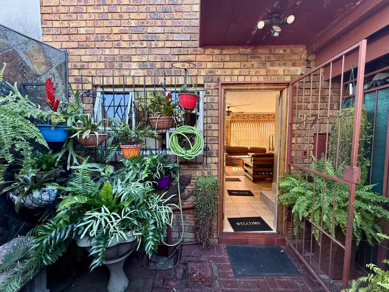 Charming and Move-In Ready Double Story Townhouse - Photo 2