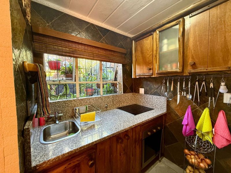 Charming and Move-In Ready Double Story Townhouse - Photo 3