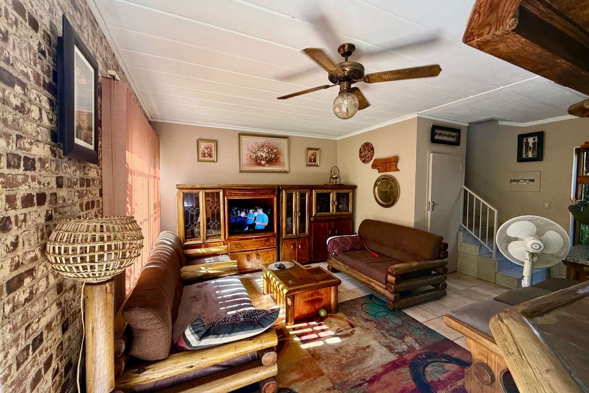 Charming and Move-In Ready Double Story Townhouse - Photo 5