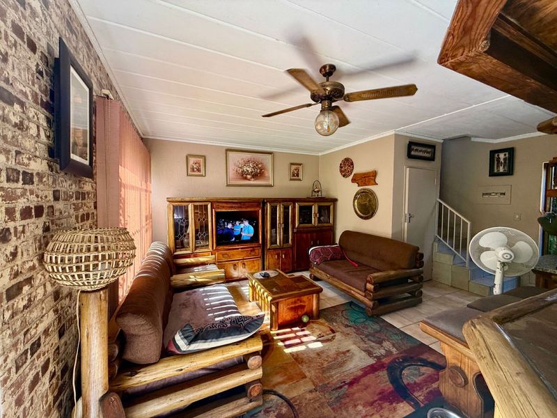 Charming and Move-In Ready Double Story Townhouse - Photo 5