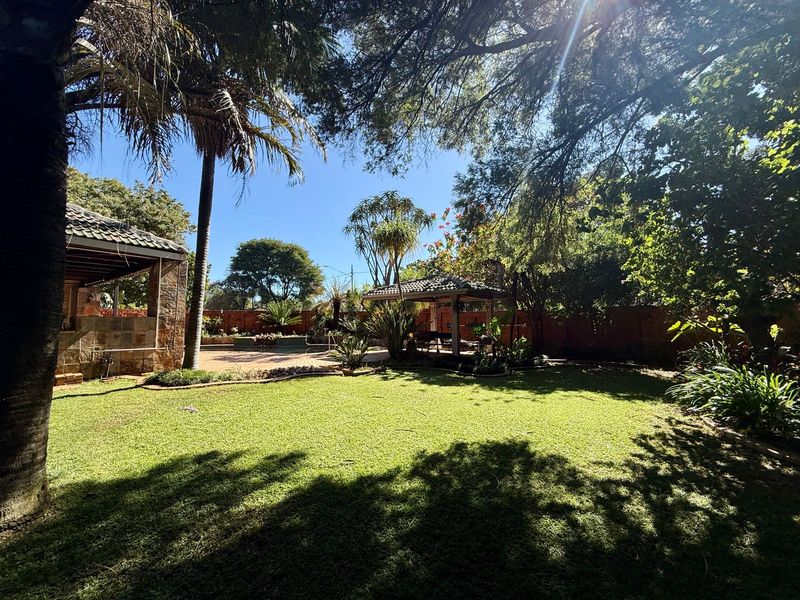 Spacious Family Home with Versatile Living and Flatlet - Photo 3