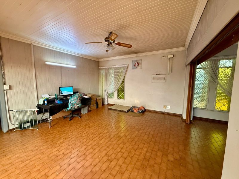 Spacious Family Home with Versatile Living and Flatlet - Photo 10
