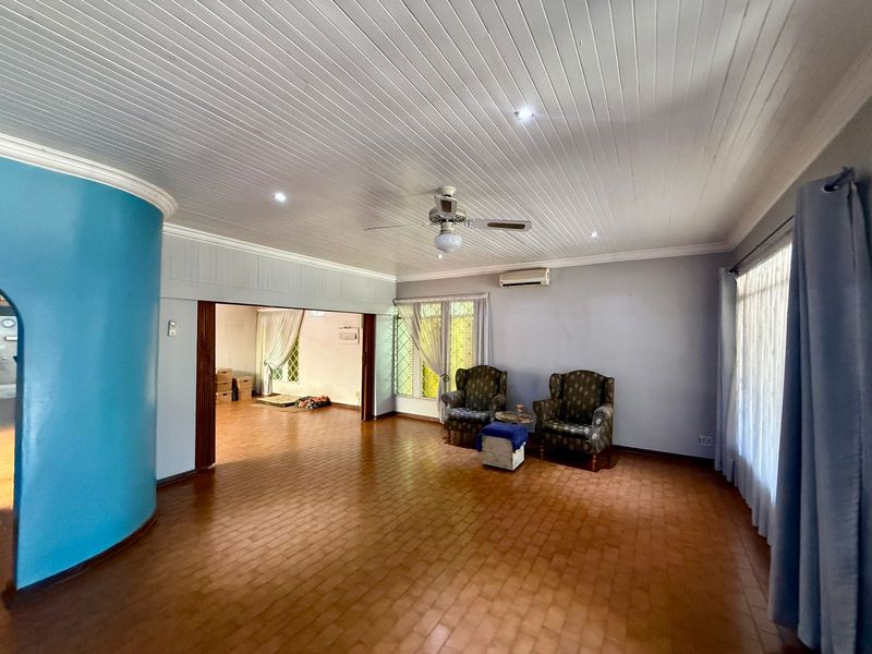 Spacious Family Home with Versatile Living and Flatlet - Photo 8