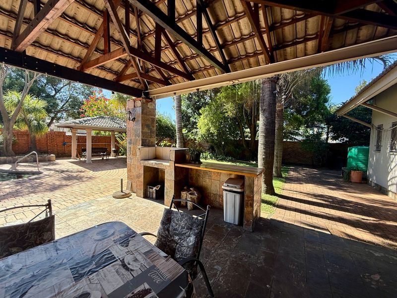 Spacious Family Home with Versatile Living and Flatlet - Photo 6
