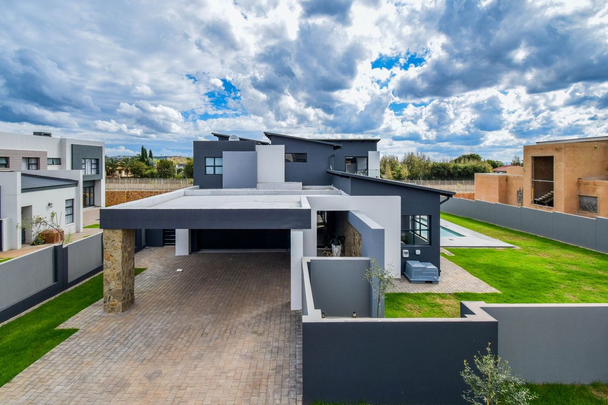 Four Bedroom Family Home To Let in Midstream Heights - Photo 5