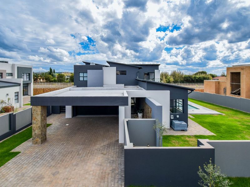 Four Bedroom Family Home To Let in Midstream Heights - Photo 5
