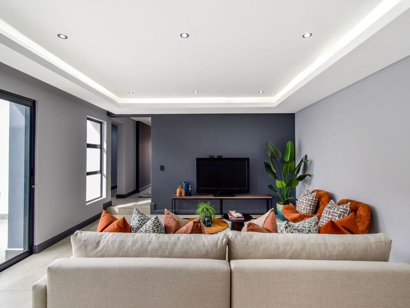 Four Bedroom Family Home To Let in Midstream Heights - Photo 2