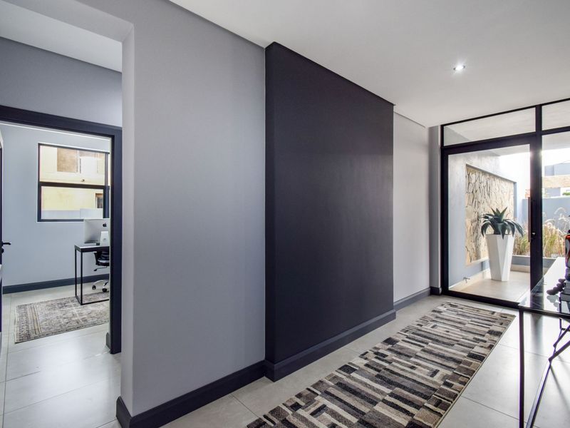 Four Bedroom Family Home To Let in Midstream Heights - Photo 10