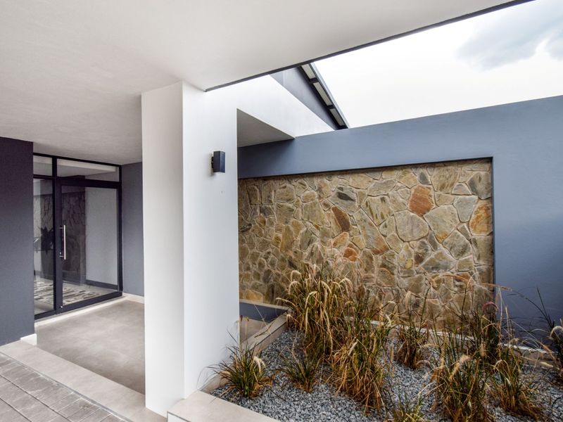 Four Bedroom Family Home To Let in Midstream Heights - Photo 9