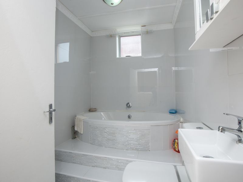 Rustic character and charm - Photo 10