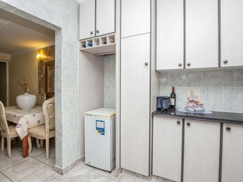 Rustic character and charm - Photo 9